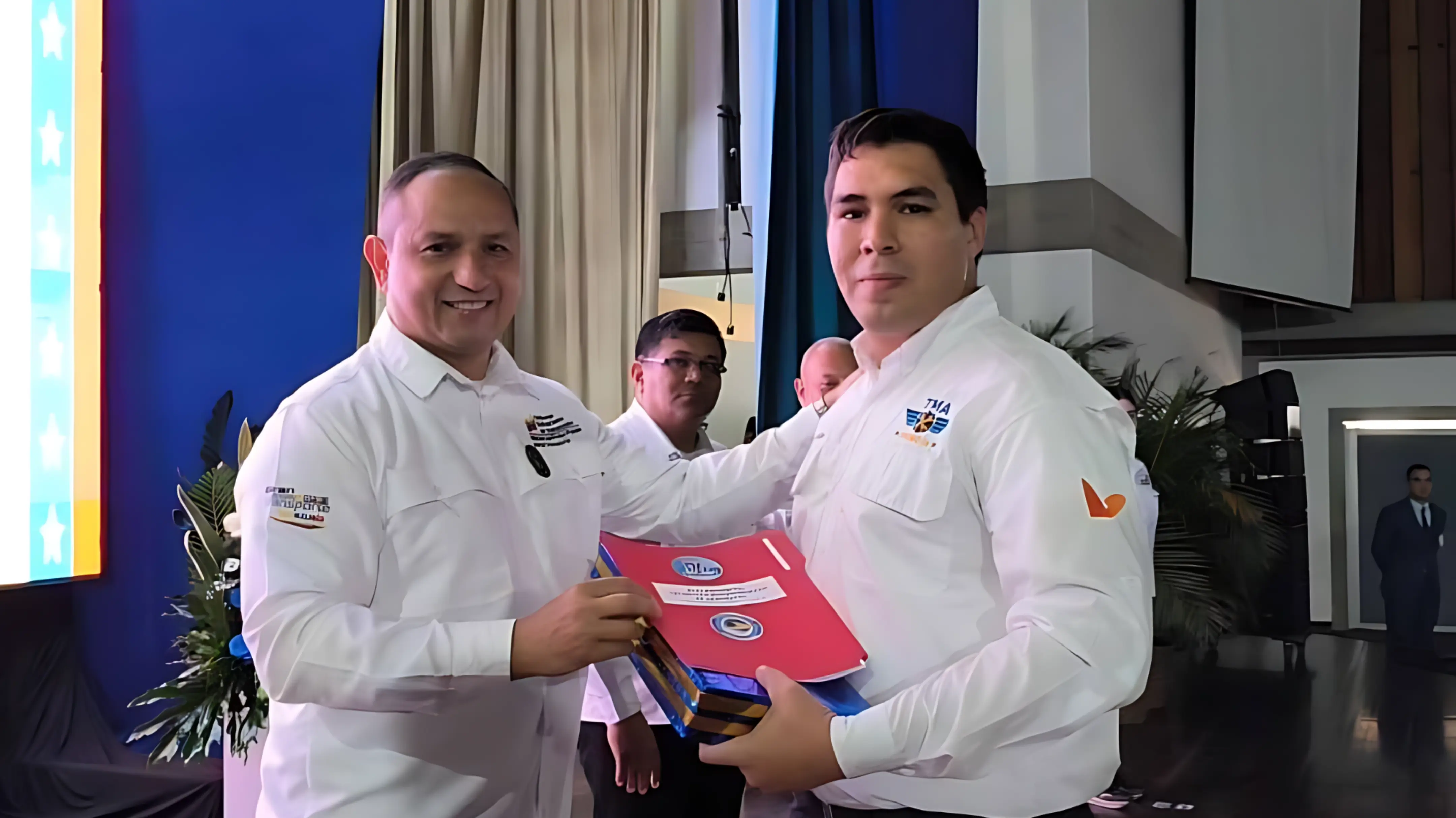 TRABAJADORES DE CONVIASA RECIBEN CERTIFICADO COMO TECNICOS EN MANTENIMIENTO AERONÁUTICO